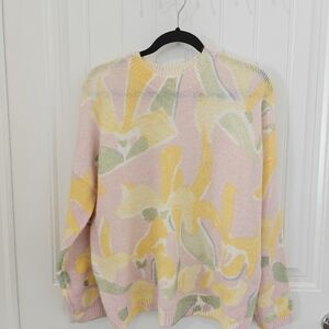 Women knit sweater floral printed loose round neck long sleeve.